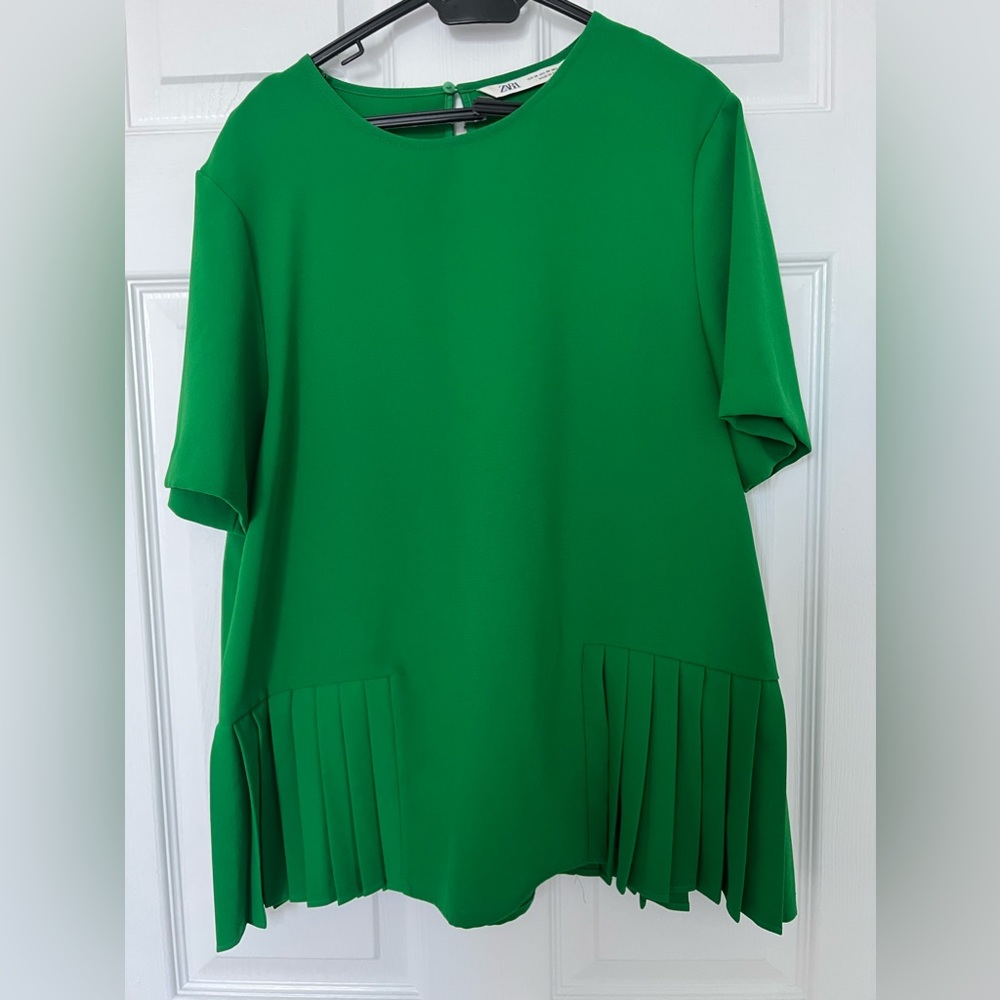 Zara Green Top Ruffle - Picture 2 of 3